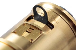 petzval_lens_aperture_detail_1.jpg