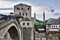 Esős Mostar a híddal.jpg